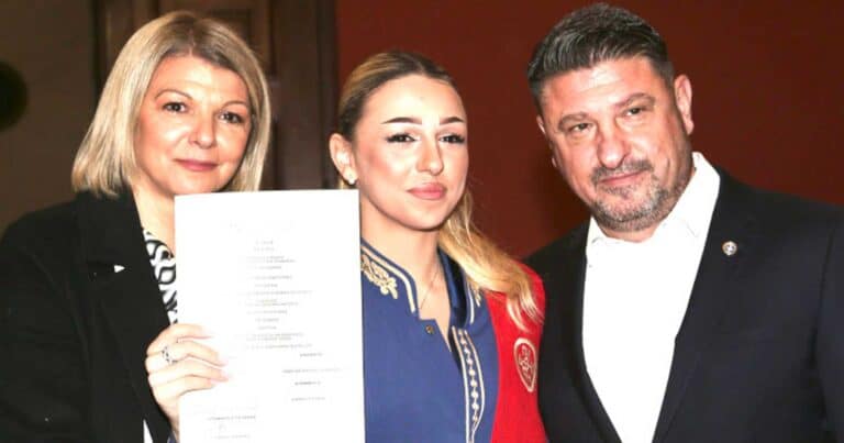 Περήφανος μπαμπάς ο Νίκος Χαρδαλιάς: Μαζί με την πρώην & τη νυν σύζυγο για χάρη της 22χρονης κόρης του