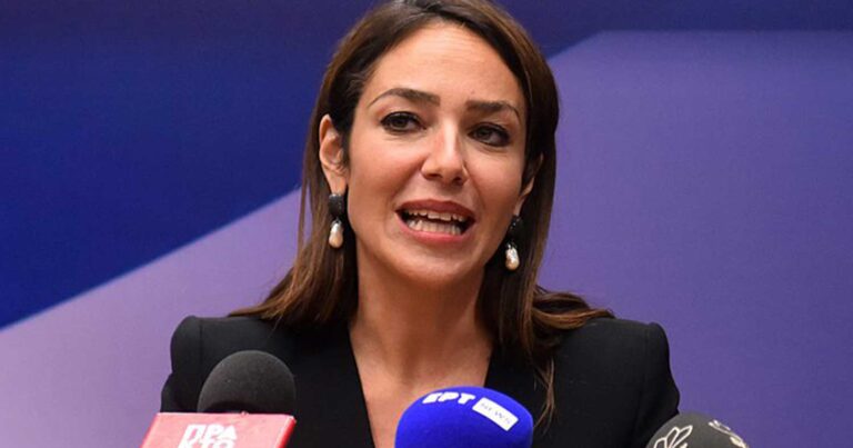 Δόμνα Μιχαηλίδου: «Μεγαλúτερη του πληθωρıσμού η αúξηση του κατώτατου μıσθού»