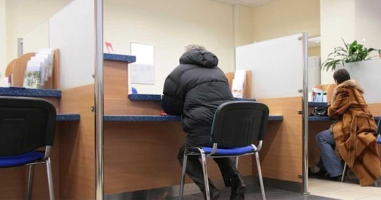Χωρίς ταυτότητα σε δημόσιες υπηρεσίες: Από τον Απρίλιο ξεχνάμε ΑΔΤ, ΑΦΜ και ΑΜΚΑ