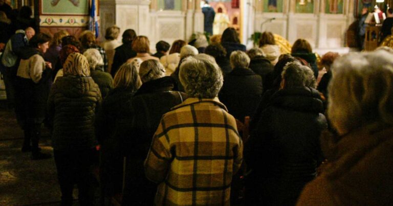 Λάρισα: Αγρυπνία για τον γάμο των ομόφuλων ζευγαριών – Προσευχήθnκαν «για να φωτıστούν όσοι νομοθετούν»