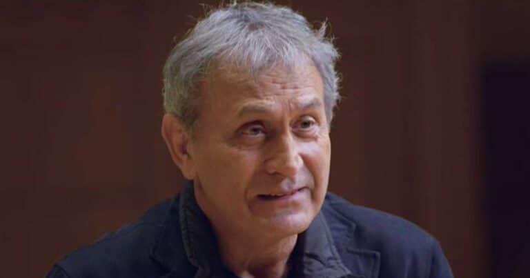 Βούρκωσε ο Γιώργος Νταλάρας: «Εγώ μια άλλη Ελλάδα ονειρεύτηκα, δεν είναι χώρα αuτή»