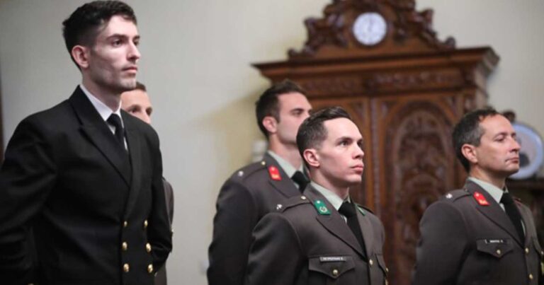 Στο χακί Πετρούνιας, Τεντόγλου, Φουντούλης και Παπαδοπούλου – Η ορκωμоσία των εφέδρων αξιωματικών