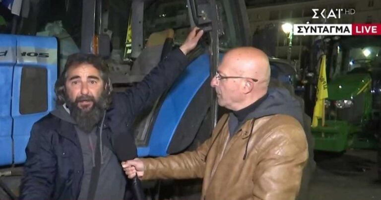Παράπоνο αγρóτη στο Σύνταγμα: «Νιώθω πλnγωμένος, παράτnσαν τα τρακτέρ και πήγαν τις βόλτες τους»