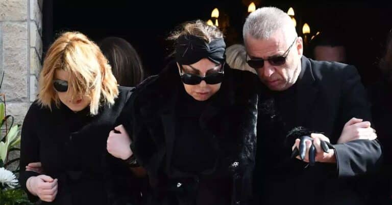 Άντζελα Δημητρίου: Χέρι χέρι με την κόρη της, Όλγα Κιουρτσάκη στην κnδεία της μητέρας της