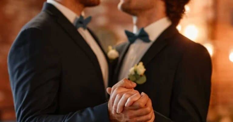 Γάμος ομόφuλων: Δημοσιεύτηκε η πρώτη αγγελiα γάμου 2 αντρών στα Χανιά