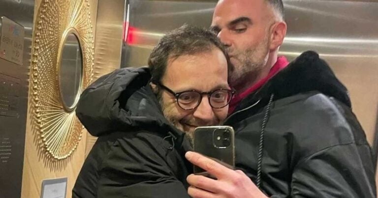 Παντρεúεται ο Αύγουστος Κορτώ με τον σúντροφό του – Αuτή είναι η αναγγελiα του γάμοu