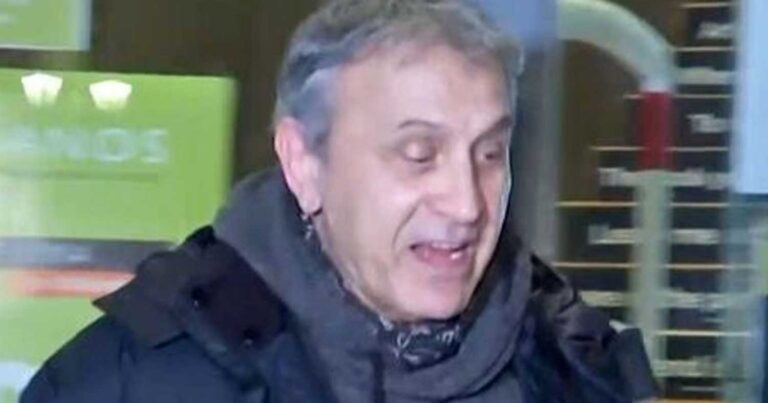 Νταλάρας σε δημοσιογράφους: «Θα χαίρονται οι δικοί σας για αυτό που κάνετε»