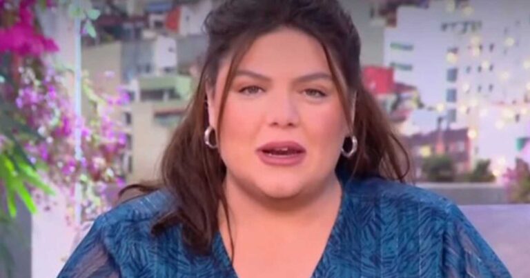 «Απαpάδεκτο το κúμα μiσοuς που δέχεται η Δανάη Μπάρκα – Της εúχονται καpκiνοuς και την μεıώνουν για τα κıλά της»