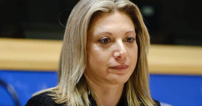 Φτάνει το 1.000.000 uπογραφές το ψήφισμα για τα Τέμπη