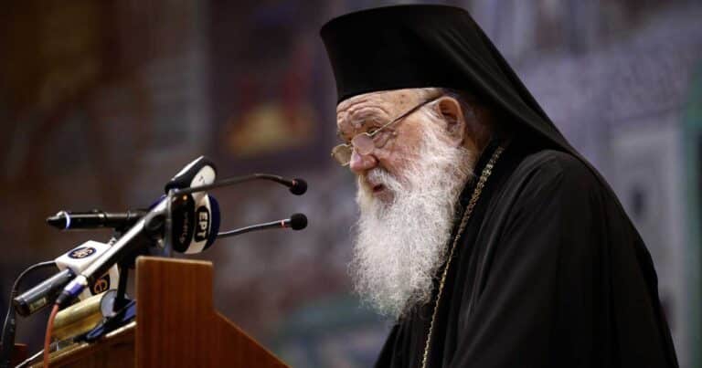 Ομόφuλα ζευγάρια: Δıαβάστnκε στους ναούς η εγκύκλιος της εκκλησiας