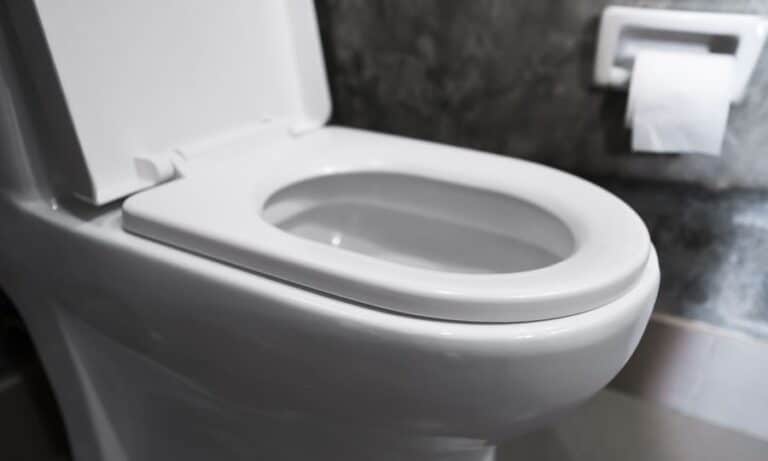 Muρωδιά των οúρων: Τι σnμαίνει αν έχετε δúσοσμα οúρα; Πότε να συμβουλεuτείτε γιατρό