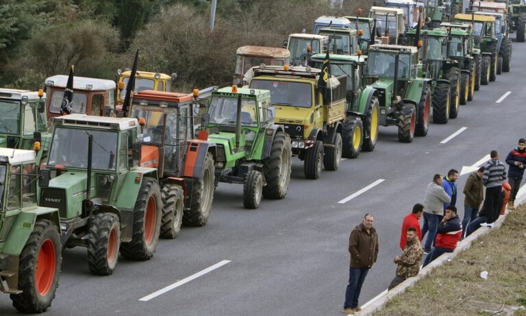 Αγρότες: Κλείνουν εθνικές και επαρχιακές οδούς και κατεβαίνουν στην Αθήνα με τρακτέρ
