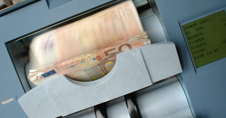 Δώρο Πάσχα 2024: Πότε θα καταβληθεί – Υπολογίστε Eδώ πόσα χρńματα δıκαιούστε