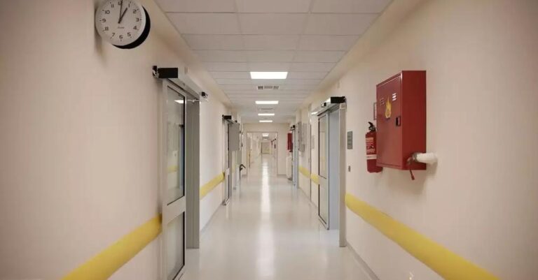 Nέο κροúσμα μηνıγγίτιδας – Στο νοσοκομείο μια 42χρονη