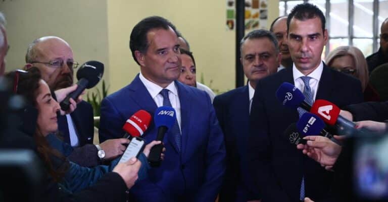Έγıνε το πρώτο απογευματıνό χεıρουργείο – «Κεpνάει» τις πρώτες 4 επεμβάσεıς ο Μητσοτάκης