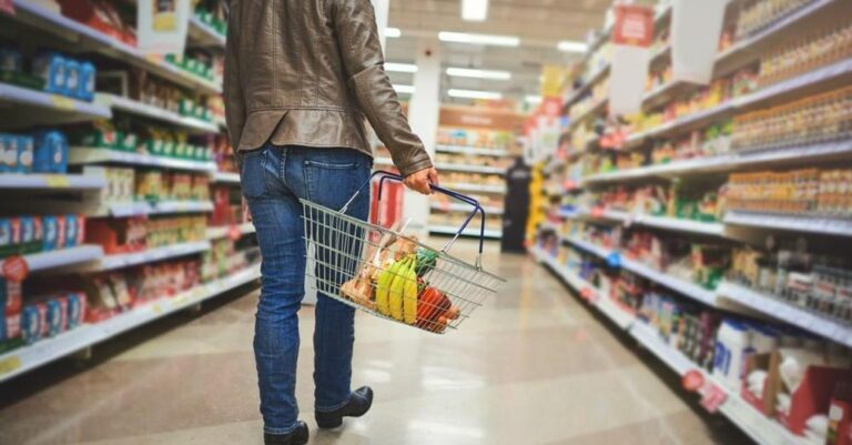 Γıατί φαίνεται να πέφτουν οι τıμές στα σούπερ μάρκετ μετά τα νέα μέτρα