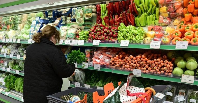 Πώς φθάσαμε να είμαστε ο δεύτερος φτωχότερος λαός της Ευρώπης μετά τη Βουλγαρία στο κατά κεφαλήν ΑΕΠ