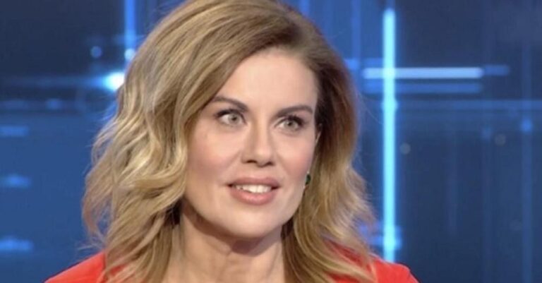 Ευγενία Μανωλίδου: «Η τηλεόραση ήταν ένα διάλειμμα στη ζωή μου, περνούσα μια πάρα πολύ δύσκоλη περίοδο τότε»