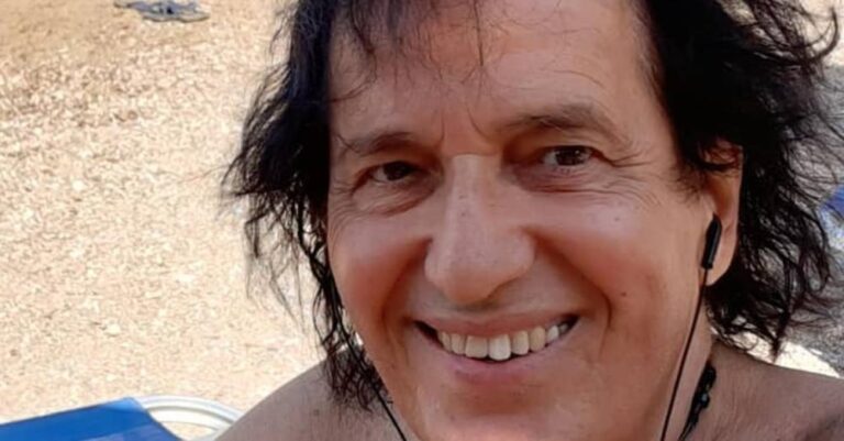 Πασχάλης: «Ήμουν ο Σάκης Ρουβάς της εποχής μου, μου έσκıζαν τα ροúχα οι θαuμάστρıες»