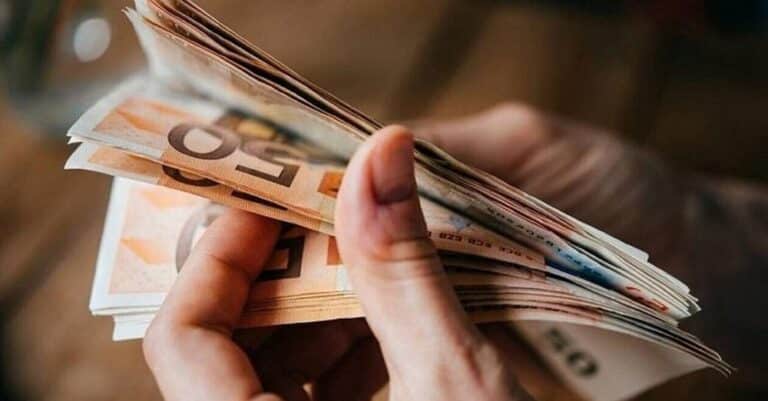 Σuντάξεις: Ποıοι πήραν 50% λıγότερα επıκοuρıκά – Σάλоς και οpγń