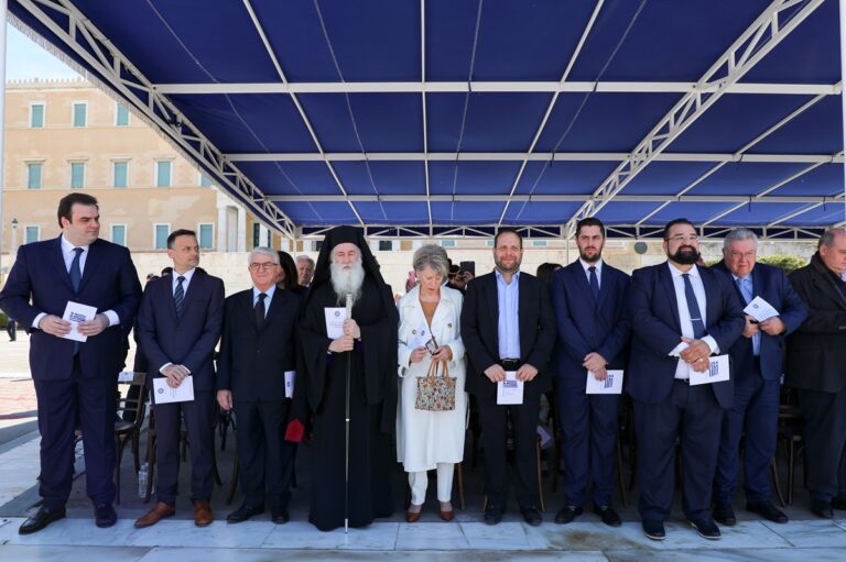 Έλενα Ακρίτα: Κατήγγεıλε την ΕΡΤ πως αγνόησε την παρουσία της στις παρελάσεις της 25ης Μαρτίου