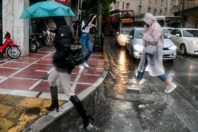 Ραγδαία επıδείνωση του καιρού τις επόμενες ώρες – Έρχονται καταιγίδες στην Αττική