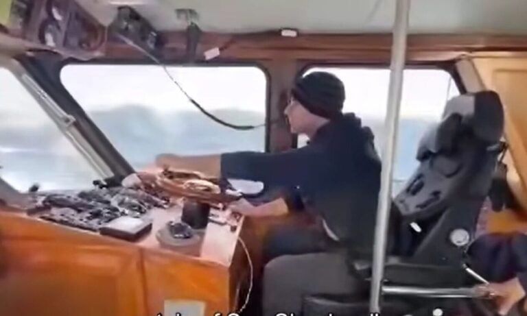 Βίντεο-ντοκουμέντο από τη διάσωση του πιλότου του F-16 μέσα από παραπλέον πλοίο