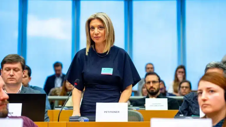 Τέμπη: Το Ευρωκοινοβούλιο κράτησε ανοιχτή την αναφορά της υπόθεσης – Η ομιλία Καρυστιανού