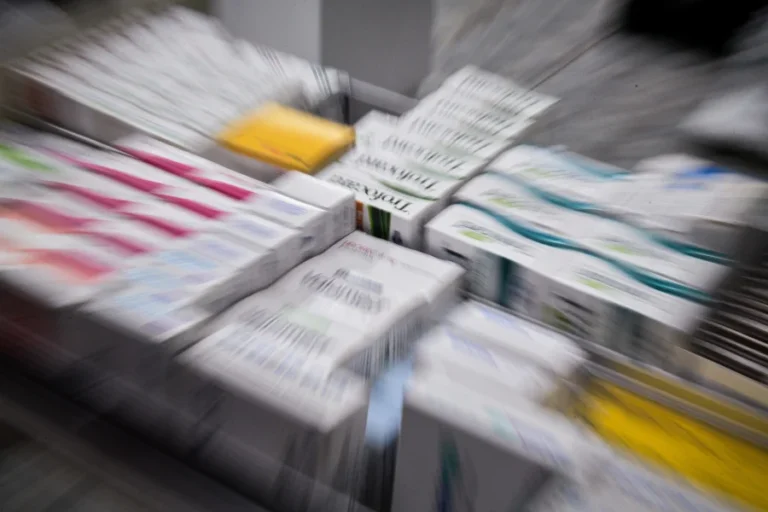 Μεγάλες ελλείψεıς στα φάpμακα – Σε ποıα έρχονται νέες αuξńσεıς 