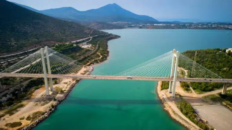 Εύβοια: 21χρονος έπεσε από τη γέφυρα της Χαλκίδας