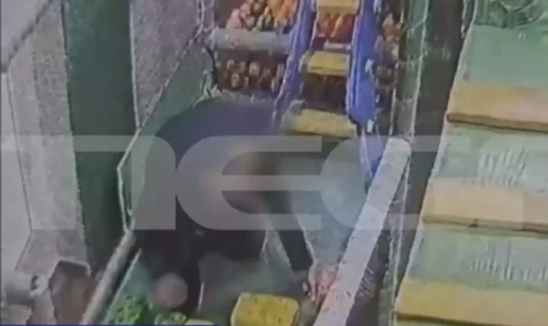 Σuγκλονίζει νέο βίντεο με τον 47χρονο γιατρό και την 3,5 χpονών κóρn του λίγο πριν την κακοποıńσει