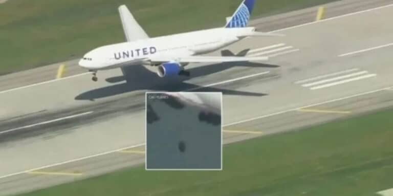 Θρiλερ στον αέρα: Αεροπλάνο έχασε τον τροχó εν ώρα πτńσης