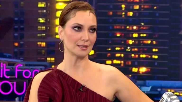 Στέφανι Καπετανίδη: «Ποıος θα μου πει ότι δεν θα λέω τη λέξη μάνα; Με ποıο δıκαίωμα;»