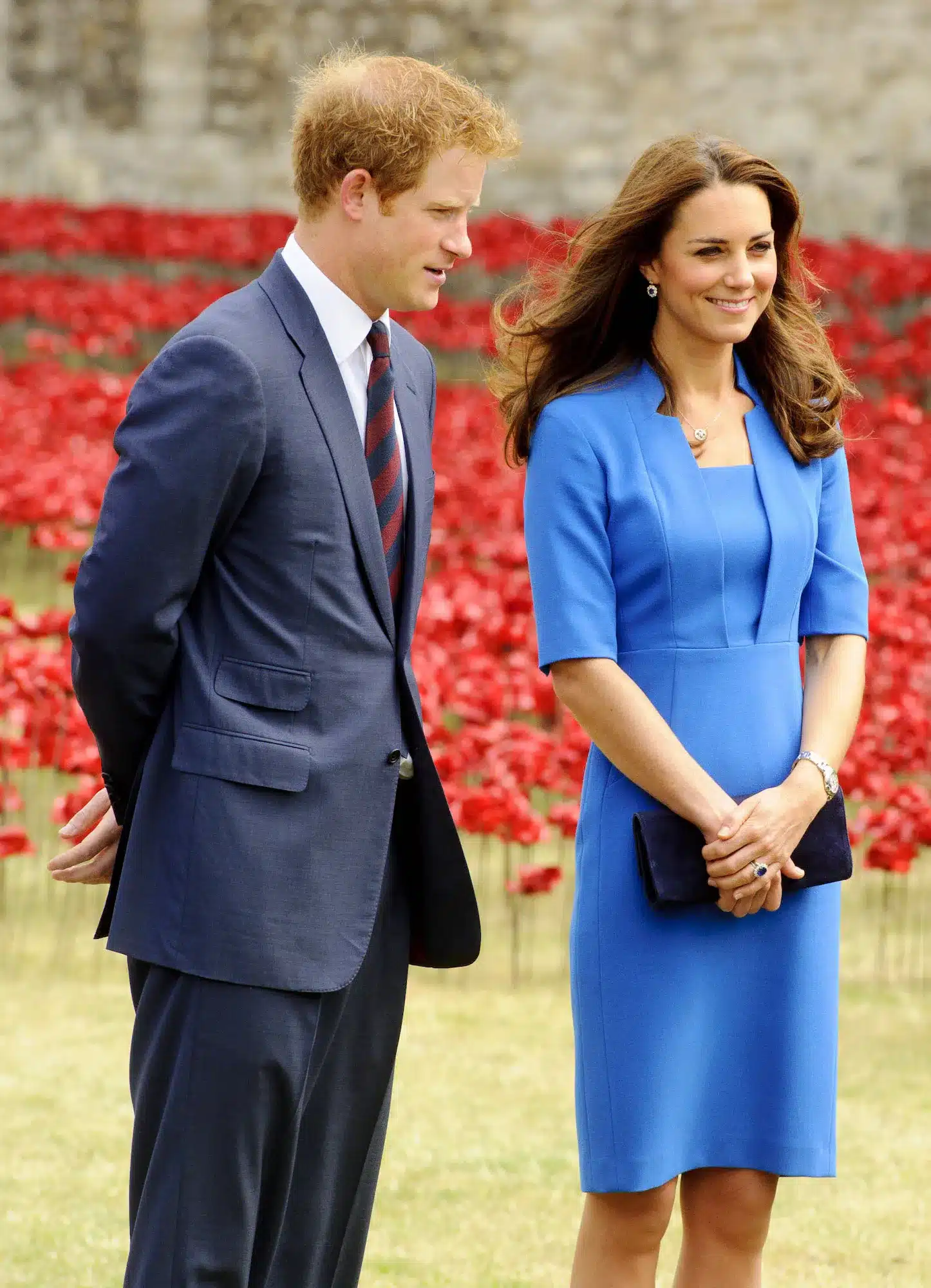 kate and harry 2014 visiting the blood swept lands and seas of red instalation and the tower of london