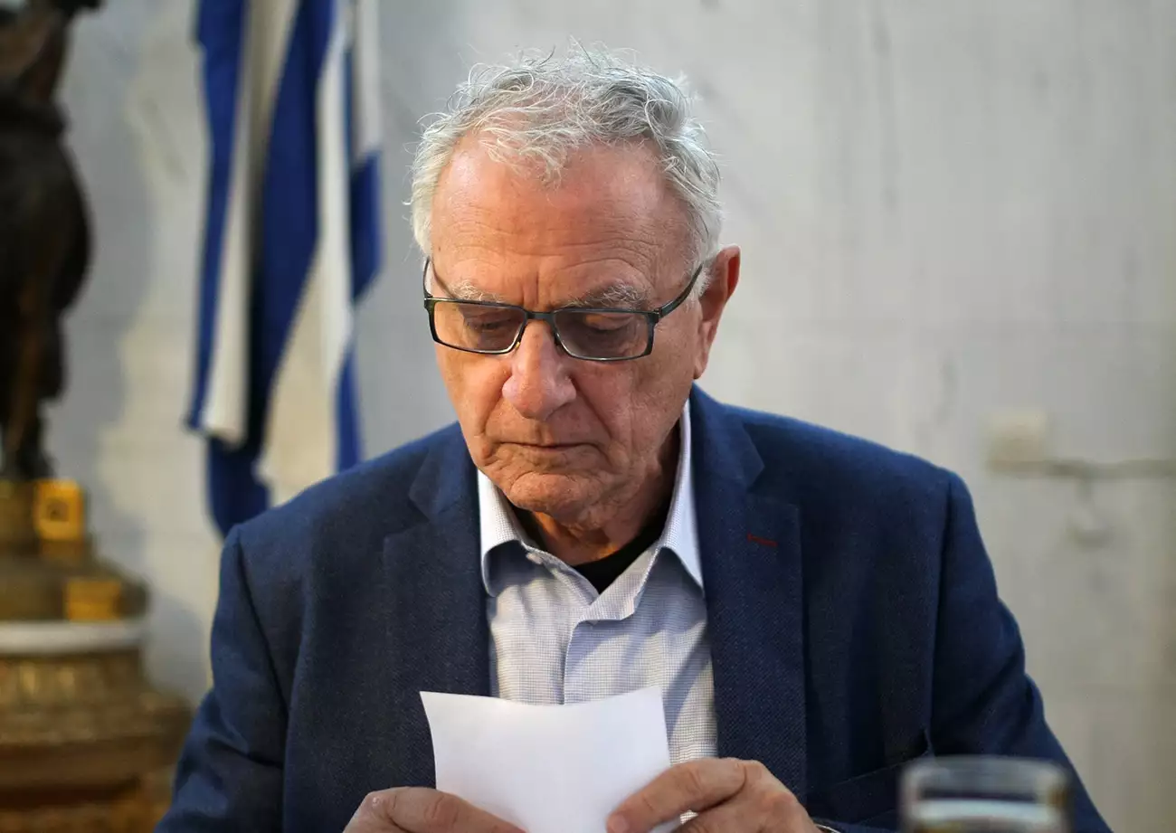 kostas xardabelas intime