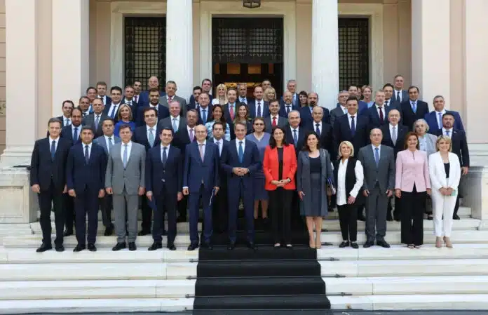 Παραιτήθηκαν Μπρατάκος και Παπασταύρου – Η ανακοίνωση του Μαξίμου