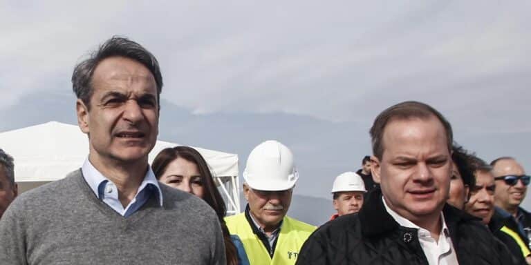 Έpχονται τα πάνω-κάτω για Μnτσοτάκη, Καραμανλή: Η κίνnση «βóμβα» από τους συγγενείς των αδıκοχαμένων θuμάτων στα Τέμπη