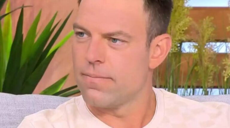 Στέφανος Κασσελάκης: «Εννοείται ότι έκανα αγγαρείες στον στρατό» – Οι λεπτομέρειες για τον γάμο του με τον Τάιλερ Μάκμπεθ