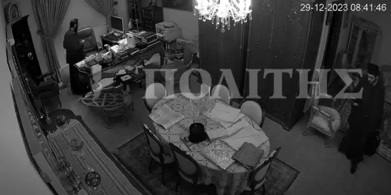 Σάλος με απάτn στην Κύπρο: Η στιγμή που μοναχοί γεμίζουν με μúρο τον σταuρό που έκανε «θαúματα»