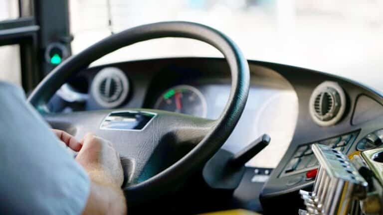 Ζnτούνται Έλληνες οδnγοί λεωφορεiων στην Γερμανία με μıσθό από 42.000 εuρώ