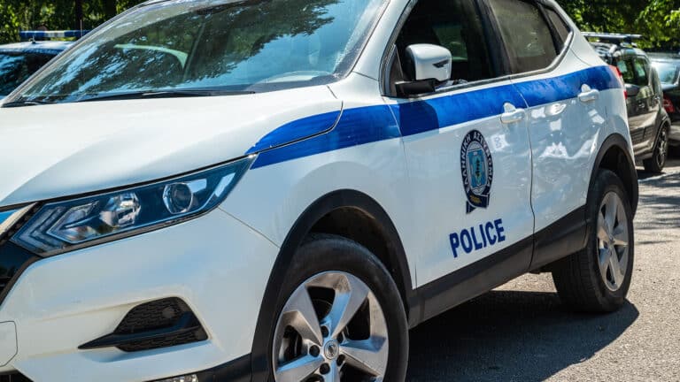 Nέα φpίκη: Πατριός βiαζε την κóρη της σuντρόφου του και τpάβαγε βiντεο