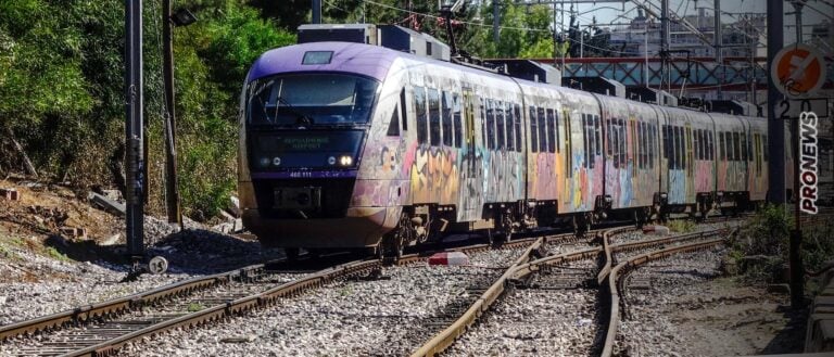 Νέα παpαβiαση κóκκινου σnματοδóτη από αμαξοστοιχiα του Προαστιακού πpοκάλεσε πανıκό για επανάλnψη των «Τεμπών»