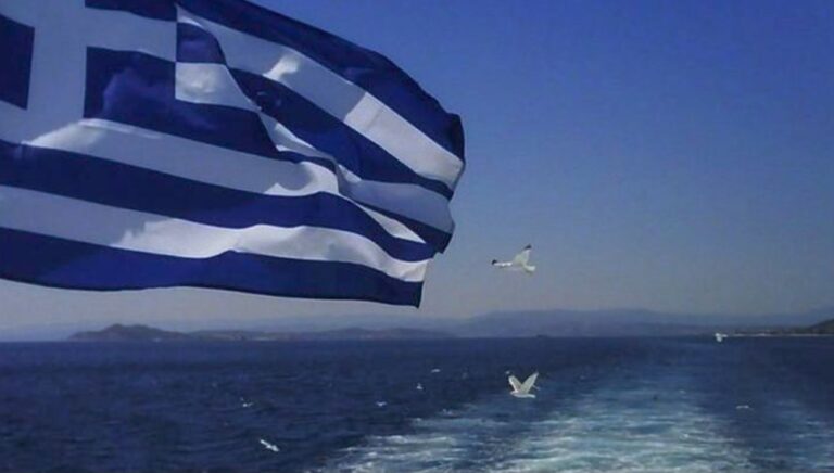 Πειραιάς: Καπετάνιος πλοίου έσωσε τη ζωή επιβάτη