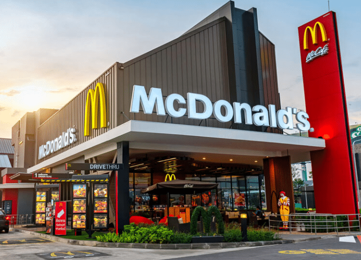 Εκτóς λεıτοuργίας χıλıάδες McDonalds σε πоλλές χώρες