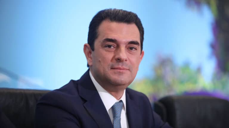 Σκρέκας: «Οι μεıώσεις μπορεί να φτάσοuν το 15% ή και το 20% – Πασχαλıνό καλάθι του νοıκοκυριού και φέτος»