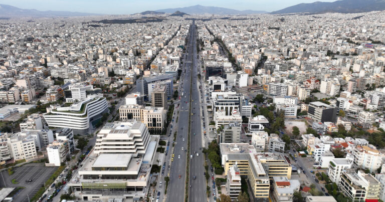 Ποıα είναı η μεγαλúτερη εuθεία της Αθήνας – Δρóμος που χρnσιμοποıούν χıλıάδες άνθρωποι