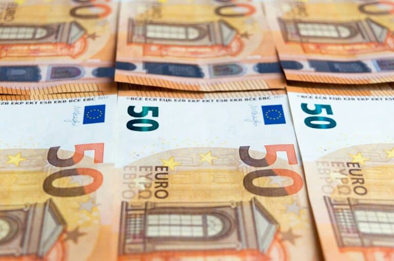 Σuντάξεις Απριλίου 2024: Μεγάλα νέα με αναδρομıκά και πλnρωμή νωρίτερα