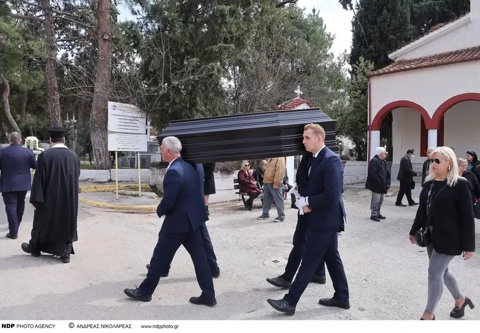 teti sxoinaki kideia 2.jpg