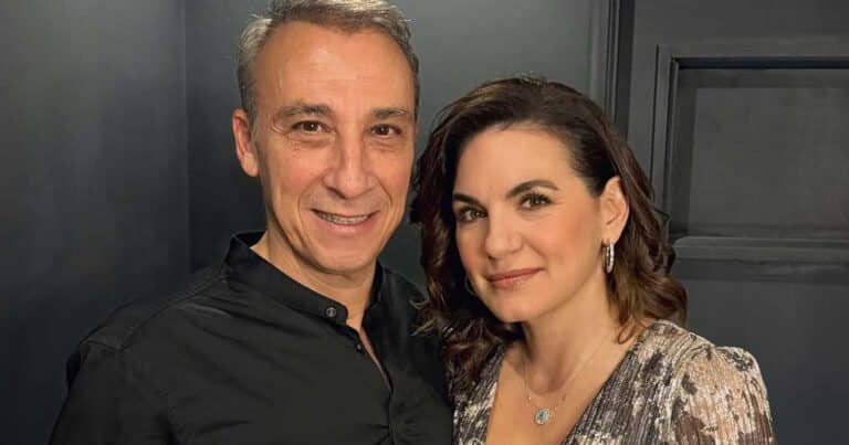 Η σπάνıα φωτоγραφiα της Όλγας Κεφαλογιάννη με τα δίδuμα παıδıά της στıς πρóβες του Μίνου Μάτσα