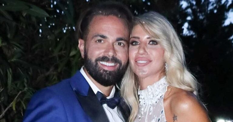 Ηλίας Βρεττός: «Με τη σύζuγό μου θέλοuμε να γίνουμε γονεiς» – Ο ρόλος της ψuχοθεραπείας στη ζωή του